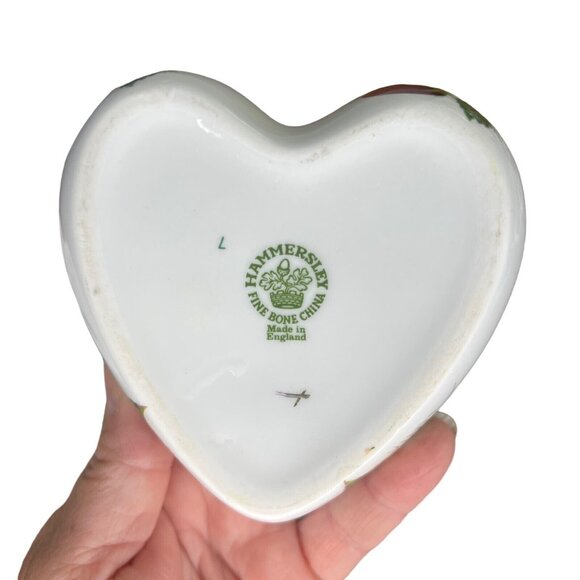 Vgt Hammersley Heart Shaped Hand-painted Bone China Trinket Box Strawberries - Picture 9 of 14